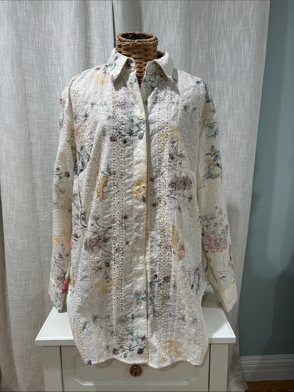 KEREN hart Cream Floral Eyelet Shirt